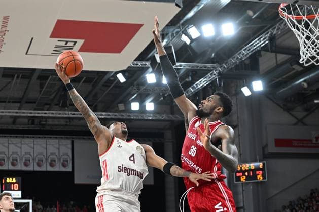 BAMBERG 15 03 2026 Basketball easycredit 1 Basketball Bundesliga 24 Matchday Bamberg Baskets vs FC Bayern Munich Basketball Xavier Rathan Mayes 4, FC Bayern Munich vs Ejofor Onu 35, Bamberg Baskets Bamberg Baskets vs FC Bayern Munich Basketball