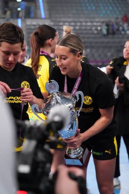 Scene with Alina Grijseels 4 Borussia Dortmund and Dana Bleckmann 66 Borussia Dortmund Haushahn Final4 Final HSG Bensheim Auerbach vs Borussia Dortmund Copyright: xspeedshotx