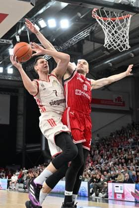 BAMBERG 15 03 2026 Basketball easycredit 1 Basketball Bundesliga 24 Matchday Bamberg Baskets vs FC Bayern Munich Basketball Johannes Voigtmann 7, FC Bayern Munich vs Daniel Keppeler 31, Bamberg Baskets Bamberg Baskets vs FC Bayern Munich Basketball