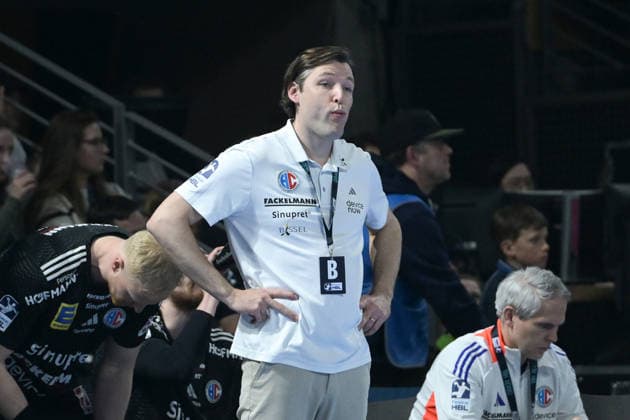 15 03 2026, xlakx, Handball Daikin HBL, Fuechse Berlin HC Erlangen v l Johannes Sellin HC Erlangen coach disappointed, looks disappointed, disappointed Berlin Daniel Lakomski