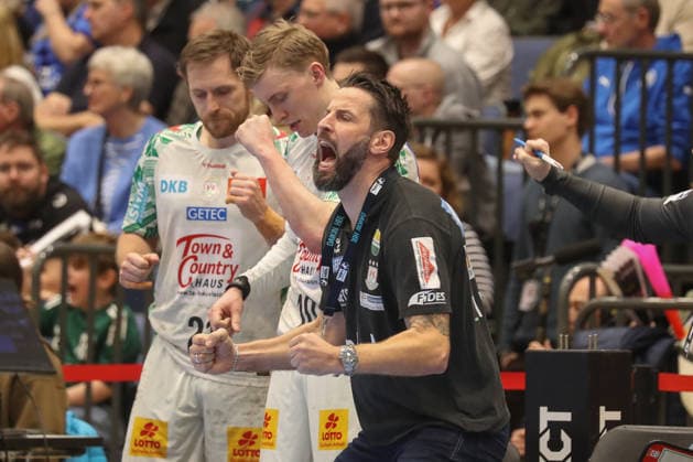 15 03 2026, xgox, Handball Daikin HBL Bergischer HC SC Magdeburg emspor, v l Bennet Wiegert Magdeburg, coach jubilation, goal celebration, celebrate the goal, celebration Duesseldorf