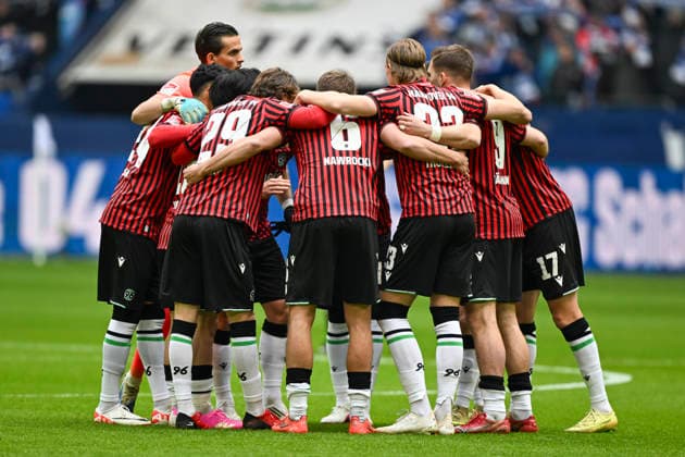 Team of players of Hannover 15 03 2026 ¢ Football ¢ FC Schalke 04 vs Hannover 96, Veltins Arena, Gelsenkirchen, DFB DFL REGULATIONS PROHIBIT ANY USE OF PHOTOGRAPHS AS IMAGE SEQUENCES AND OR QUASI VIDEO Copyright: xpepphotox xHorstxMauelshagenx pep00321, pep_20260315_hm_309726