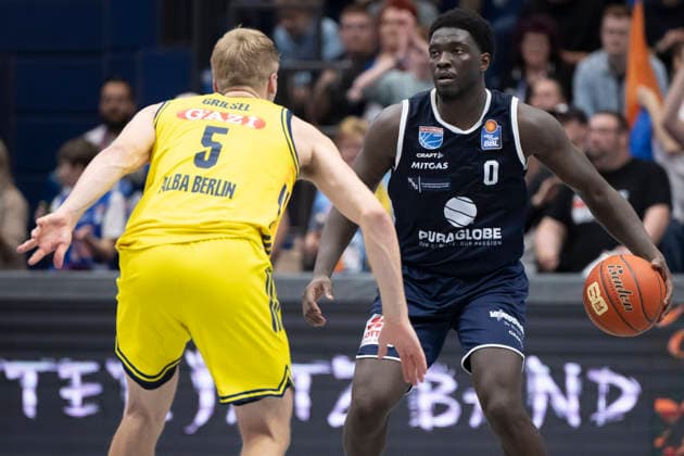 EasyCredit Basketball Bundesliga 2025 2026 Syntainics MBC vs Alba Berlin Weissenfels, Germany 15 March 2026 In the picture from left Sam Griesel Berlin and Khyri Thomas Weissenfels Weissenfels Stadthalle Weissenfels Sachsen Anhalt Germany