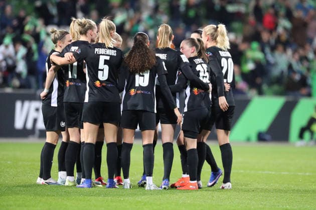 VfL vs Leverkusen, BL Women Wolfsburg, 15 03 2026, Football, Women, Google Pixel Bundesliga, Season 2025 2026, VfL Wolfsburg vs Bayer 04 Leverkusen, Janou Levels VfL Wolfsburg cheers with the team after her goal for 1 0 AOK Stadion Niedersachsen Germany