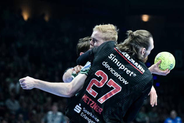 15 03 2026, xlakx, Handball Daikin HBL, Fuechse Berlin HC Erlangen v l Matthes Langhoff Fuechse Berlin , Antonio Metzner HC Erlangen duel, duel, fight, tackle Berlin Daniel Lakomski