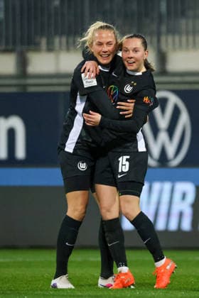 Wolfsburg, Germany 15 March 2026 20 Matchday 1 Womens Bundesliga VfL Wolfsburg Women vs Bayer Leverkusen 04 Women In the picture from left the second goal scorer Janou Levels VfL scores the goal for 1 0 for Wolfsburg and cheers with Guro Bergsvand VfL Copyright: HMBxMedia MadeleinexFantini