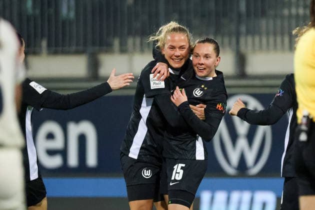 Wolfsburg, Germany 15 March 2026 20 Matchday 1 Womens Bundesliga VfL Wolfsburg Women vs Bayer Leverkusen 04 Women In the picture from left the second goal scorer Janou Levels VfL scores the goal for 1 0 for Wolfsburg and cheers with Guro Bergsvand VfL Copyright: HMBxMedia MadeleinexFantini