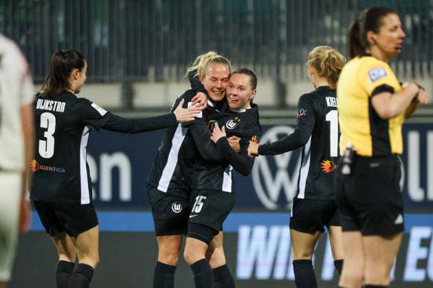 Wolfsburg, Germany 15 March 2026 20 Matchday 1 Womens Bundesliga VfL Wolfsburg Women vs Bayer Leverkusen 04 Women In the picture from left the third goal scorer Janou Levels VfL scores the goal for 1 0 for Wolfsburg and cheers with Guro Bergsvand VfL and her teammates Copyright: HMBxMedia MadeleinexFantini