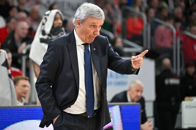 BAMBERG 15 03 2026 Basketball easycredit 1 Basketball Bundesliga 24 Matchday Bamberg Baskets vs FC Bayern Munich Basketball Svetislav Pesic Headcoach FC Bayern Munich gives instructions Bamberg Baskets vs FC Bayern Munich Basketball