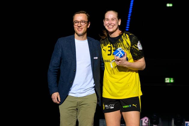 Handball DHB Cup, Final, HSG Bensheim Auerbach Borussia Dortmund Guro Nestaker Dortmund Stuttgart Porsche Arena Baden Württemberg Germany