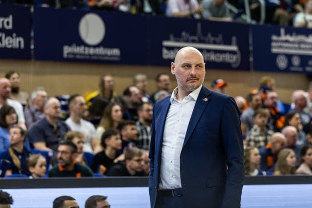 GER, easy Credit Basketball Bundesliga, Rostock Seawolves Niners Chemnitz 15 03 2026, Stadthalle, Rostock, GER, easy Credit Basketball Bundesliga, Rostock Seawolves Niners Chemnitz Przemyslaw Frasunkiewicz Head Coach , Rostock Seawolves Foto Alexander Trienitz Rostock Stadthalle Mecklenburg Vorpommern Germany