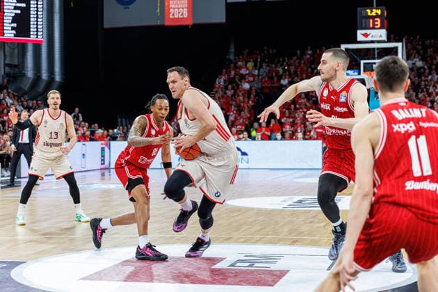 Austin Crowley BMA365 Bamberg Baskets, 85 , Johannes Voigtmann FC Bayern Muenchen Basketball, 07 , BMA365 Bamberg Baskets vs FC Bayern Muenchen Basketball, Basketball, easyCredit BBL, 24 Matchday, 15 03 2026 BMA365 Bamberg Baskets vs FC Bayern Muenchen Basketball, Basketball, easyCredit BBL, 24 Matchday, 15 03 2026 Bamberg Copyright: xEibner-Pressefoto G.xSantemizx EP_EER