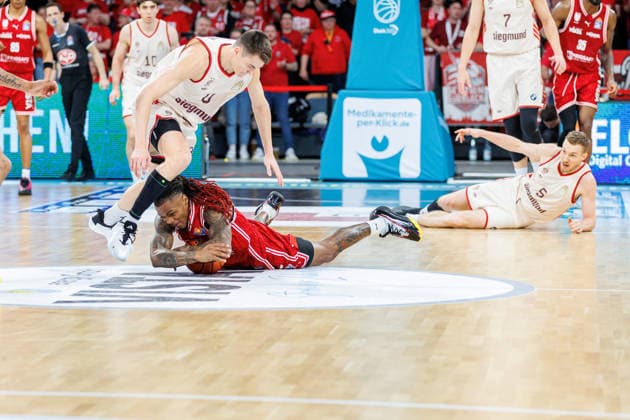 Nenad Dimitrijevic FC Bayern Muenchen Basketball, 00 , Cobe Williams BMA365 Bamberg Baskets, 24 , BMA365 Bamberg Baskets vs FC Bayern Muenchen Basketball, Basketball, easyCredit BBL, 24 Matchday, 15 03 2026 BMA365 Bamberg Baskets vs FC Bayern Muenchen Basketball, Basketball, easyCredit BBL, 24 Matchday, 15 03 2026 Bamberg Copyright: xEibner-Pressefoto G.xSantemizx EP_EER