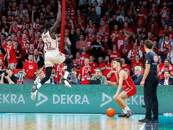 Wenyen Gabriel FC Bayern Muenchen Basketball, 32 , Zachary Ensminger BMA365 Bamberg Baskets, 01 , BMA365 Bamberg Baskets vs FC Bayern Muenchen Basketball, Basketball, easyCredit BBL, 24 Matchday, 15 03 2026 BMA365 Bamberg Baskets vs FC Bayern Muenchen Basketball, Basketball, easyCredit BBL, 24 Matchday, 15 03 2026 Bamberg Copyright: xEibner-Pressefoto G.xSantemizx EP_EER