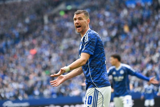 Edin Dzeko FC Schalke 04 15 03 2026, Fußball 2 Bundesliga, Saison 2025 2026, 26 Spieltag, FC Schalke 04 Hannover 96 2 2 DFL regulations prohibit any use of photographs as image sequences and or quasi video Gelsenkirchen Veltins Arena Nordrhein Westfalen Germany Team2