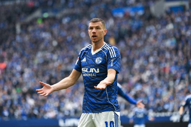 Edin Dzeko FC Schalke 04 15 03 2026, Fußball 2 Bundesliga, Saison 2025 2026, 26 Spieltag, FC Schalke 04 Hannover 96 2 2 DFL regulations prohibit any use of photographs as image sequences and or quasi video Gelsenkirchen Veltins Arena Nordrhein Westfalen Germany Team2