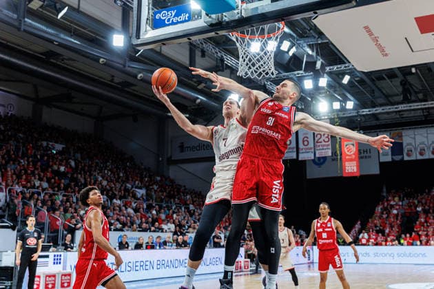 Johannes Voigtmann FC Bayern Muenchen Basketball, 07 , Daniel Keppeler BMA365 Bamberg Baskets, 31 , BMA365 Bamberg Baskets vs FC Bayern Muenchen Basketball, Basketball, easyCredit BBL, 24 Matchday, 15 03 2026 BMA365 Bamberg Baskets vs FC Bayern Muenchen Basketball, Basketball, easyCredit BBL, 24 Matchday, 15 03 2026 Bamberg Copyright: xEibner-Pressefoto G.xSantemizx EP_EER