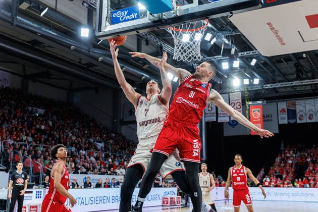 Johannes Voigtmann FC Bayern Muenchen Basketball, 07 , Daniel Keppeler BMA365 Bamberg Baskets, 31 , BMA365 Bamberg Baskets vs FC Bayern Muenchen Basketball, Basketball, easyCredit BBL, 24 Matchday, 15 03 2026 BMA365 Bamberg Baskets vs FC Bayern Muenchen Basketball, Basketball, easyCredit BBL, 24 Matchday, 15 03 2026 Bamberg Copyright: xEibner-Pressefoto G.xSantemizx EP_EER