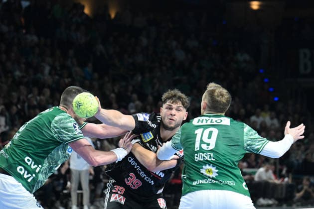 15 03 2026, xlakx, Handball Daikin HBL, Fuechse Berlin HC Erlangen v l Mijajlo Marsenic Fuechse Berlin , Tobias Buck HC Erlangen , Mathias Gidsel Fuechse Berlin duel, duel, fight, tackle Berlin Daniel Lakomski