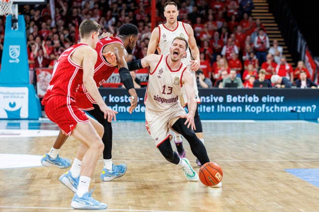 Ejiofor Onu BMA365 Bamberg Baskets, 35 , Andreas Obst FC Bayern Muenchen Basketball, 13 , BMA365 Bamberg Baskets vs FC Bayern Muenchen Basketball, Basketball, easyCredit BBL, 24 Matchday, 15 03 2026 BMA365 Bamberg Baskets vs FC Bayern Muenchen Basketball, Basketball, easyCredit BBL, 24 Matchday, 15 03 2026 Bamberg Copyright: xEibner-Pressefoto G.xSantemizx EP_EER