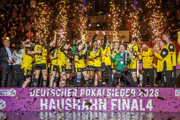 Siegerehrung BVB Dortmund; Sieger, Erstplatzierte, Goldmedaille; Jubel, 15.03.2026, Stuttgart (Deutschland), Handball Frauen, Final4 2025, Finale, HSG Bensheim Auerbach - BVB Dortmund *** Award ceremony BVB Dortmund winner, first-placed, gold medal jubilation, 15 03 2026, Stuttgart Germany , Handball Women, Final4 2025, Final, HSG Bensheim Auerbach BVB Dortmund xprx