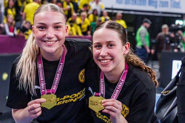 from left Maraike Kusian Dortmund, 8 , Lara Egeling Dortmund, 44 with the winners medals, 15 03 2026, Stuttgart Germany , Handball Women, Final4 2025, Final, HSG Bensheim Auerbach BVB Dortmund xprx