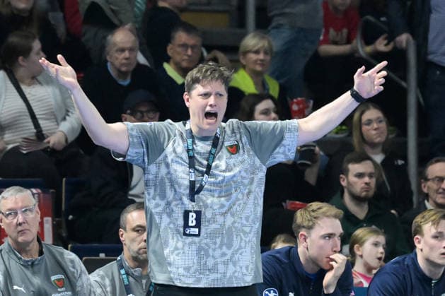 15 03 2026, xlakx, Handball Daikin HBL, Fuechse Berlin HC Erlangen v l Nicolej Krickau Fuechse Berlin coach gives instructions, gesticulates with arms, gesticulate, gives instructions Berlin Daniel Lakomski