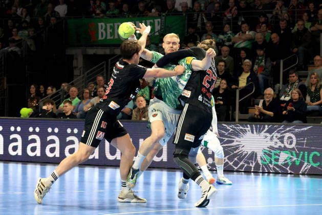 DEU, DHB, 1 HBL, Fuechse Berlin vs Erlangen, 15 03 2026, Max Schmeling Halle, Berlin, DEU, DHB, 1 HBL, Fuechse Berlin vs Erlangen, in the picture Matthes Langhoff Fuechse Berlin 25 , Florian Scheerer Erlangen 10 , Antonio Metzner Erlangen 27 nordphotoxGmbHx xEngler nph00076