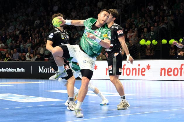 DEU, DHB, 1 HBL, Fuechse Berlin vs Erlangen, 15 03 2026, Max Schmeling Halle, Berlin, DEU, DHB, 1 HBL, Fuechse Berlin vs Erlangen, in the picture Mijajlo Marsenic Fuechse Berlin 93 , Florian Scheerer Erlangen 10 , Tobias Buck Erlangen 39 nordphotoxGmbHx xEngler nph00076