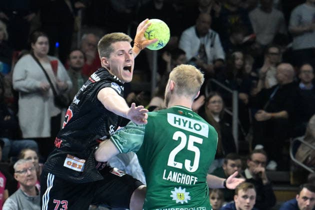 15 03 2026, xlakx, Handball Daikin HBL, Fuechse Berlin HC Erlangen v l Viggo Kristjansson HC Erlangen , Matthes Langhoff Fuechse Berlin duel, duel, fight, tackle Berlin Daniel Lakomski