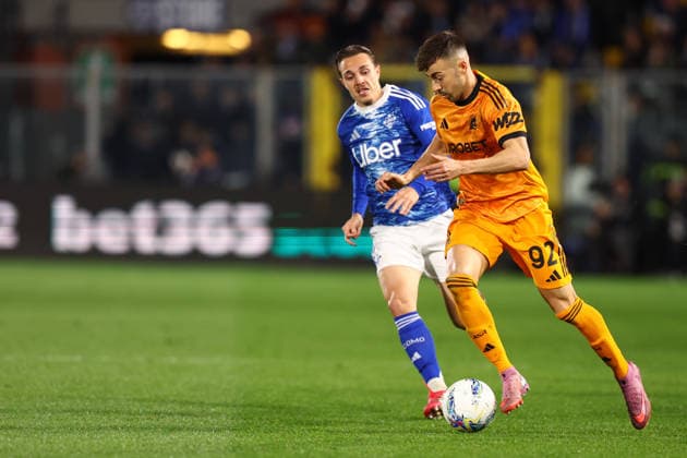 Stephan El Shaarawy (AS Roma) controls the ball, Serie A, Como 1907 v As Roma, Stadio Giuseppe Sinigaglia, March 15, 2026, Como, Italy.