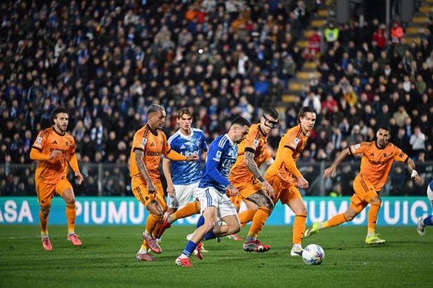 Lucas da Cunha of Calcio Como in action during the Italian Serie A football match between Calcio Como and AS Roma on March 15, 2026 at the Giuseppe Senigallia stadium in Como, Italy Photo Tiziano Ballabio  Copyright: xTizianoxBallabio IPAxSportx xipa-agency.netx xx IPA_72933710 IPA_Agency_IPA72933710
