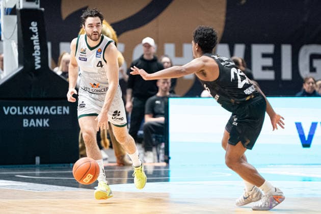 Clayton Guillozet Nr 4 VET CONCEPT Gladiators Trier vs Grant Sherfield Nr 25 Basketball Loewen Braunschweig GER, Basketball Loewen Braunschweig vs VET CONCEPT Gladiators Trier, Basketball, easyCredit BBL, Week 24, Season 2025 26, 15 03 2026 GER, Basketball Loewen Braunschweig vs VET CONCEPT Gladiators Trier, Basketball, easyCredit BBL, Week 24, Season 2025 26, 15 03 2026 Braunschweig Copyright: xEibner-Pressefoto DanielxREINELTx EP_DRT