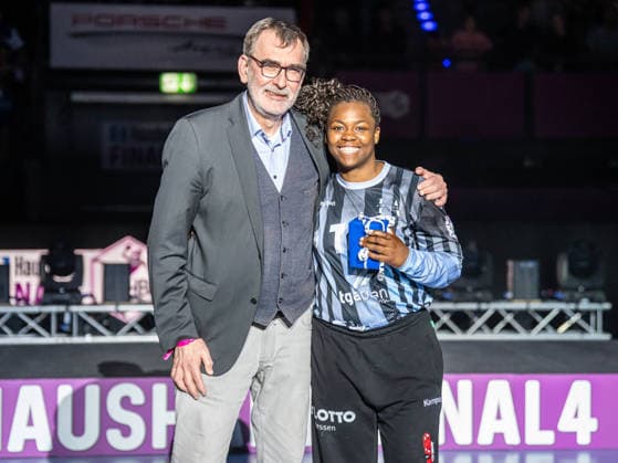 Vanessa Fehr HSG Bensheim Auerbach, 16 with Andreas Thiel, best goalkeeper of the tournament, HSG Bensheim Auerbach vs Borussia Dortmund, handball, DHB Pokal Haushahn Final 4, final, season 2025 2026, 15 03 2026 HSG Bensheim Auerbach vs Borussia Dortmund, handball, DHB Pokal Haushahn Final 4, final, season 2025 2026, 15 03 2026 Stuttgart Copyright: xMichaelxSchmidt Eibner-Pressefotx EP_MST