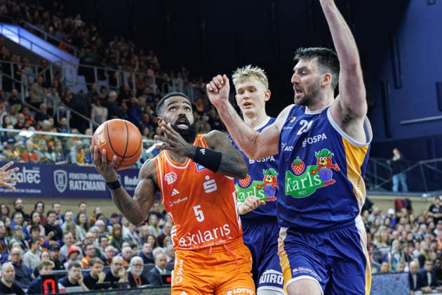 Corey Davis NINERS Chemnitz, 05 , Owen Klassen ROSTOCK SEAWOLVES, 29 , GER, Rostock Seawolves vs NINERS Chemnitz, easycredit BBL, Basketball, Bundesliga, 24 Matchday, Season 2025 2026, 15 03 2026 GER, Rostock Seawolves vs NINERS Chemnitz, easycredit BBL, Basketball, Bundesliga, 24 Matchday, Season 2025 2026, 15 03 2026 Rostock Copyright: xEibner-Pressefoto DenverxEhrlichx EP_DEH