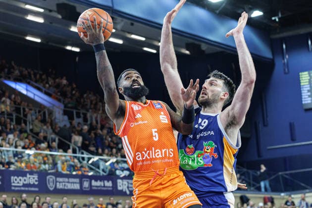 Corey Davis NINERS Chemnitz, 05 , Owen Klassen ROSTOCK SEAWOLVES, 29 , GER, Rostock Seawolves vs NINERS Chemnitz, easycredit BBL, Basketball, Bundesliga, 24 Matchday, Season 2025 2026, 15 03 2026 GER, Rostock Seawolves vs NINERS Chemnitz, easycredit BBL, Basketball, Bundesliga, 24 Matchday, Season 2025 2026, 15 03 2026 Rostock Copyright: xEibner-Pressefoto DenverxEhrlichx EP_DEH