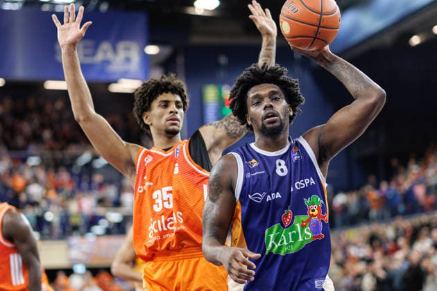 Kassim Nicholson ROSTOCK SEAWOLVES, 08 , Roman Bedime NINERS Chemnitz, 35 , GER, Rostock Seawolves vs NINERS Chemnitz, easycredit BBL, Basketball, Bundesliga, 24 Matchday, Season 2025 2026, 15 03 2026 GER, Rostock Seawolves vs NINERS Chemnitz, easycredit BBL, Basketball, Bundesliga, 24 Matchday, Season 2025 2026, 15 03 2026 Rostock Copyright: xEibner-Pressefoto DenverxEhrlichx EP_DEH