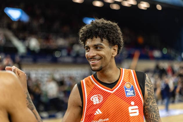 Roman Bedime NINERS Chemnitz, 35 Cheers after victory, GER, Rostock Seawolves vs NINERS Chemnitz, easycredit BBL, Basketball, Bundesliga, 24 Matchday, Season 2025 2026, 15 03 2026 GER, Rostock Seawolves vs NINERS Chemnitz, easycredit BBL, Basketball, Bundesliga, 24 Matchday, Season 2025 2026, 15 03 2026 Rostock Copyright: xEibner-Pressefoto DenverxEhrlichx EP_DEH
