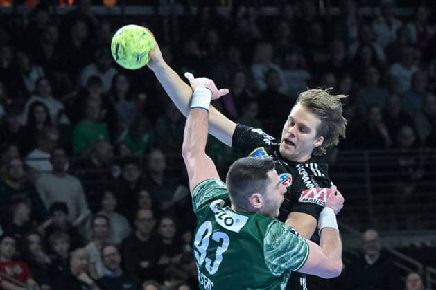15 03 2026, xlakx, Handball Daikin HBL, Fuechse Berlin HC Erlangen v l Mijajlo Marsenic Fuechse Berlin , Andri Runarsson HC Erlangen duel, duel, fight, tackle Berlin Daniel Lakomski