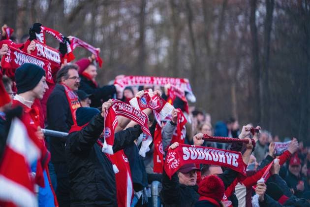 FC Bayern Muenchen fans celebrate, scarves 1 FC Cologne vs FC Bayern Munich, football, Google Pixel Womens Bundesliga, Matchday 20, Season 2025 26, 15 03 2026, 1 FC Cologne vs FC Bayern Munich, football, Google Pixel Womens Bundesliga, Matchday 20, Season 2025 26, 13 03 2026 Cologne Copyright: xEibner-Pressefoto LukasxBaldygax EP_LBA