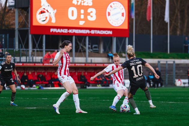 Laura Vogt 1 FC Koeln, 08 clears in front of Linda Dallmann FC Bayern Muenchen, 10 in the penalty area 1 FC Köln vs FC Bayern München, Football, Google Pixel Womens Bundesliga, Matchday 20, Season 2025 26, 15 03 2026, 1 FC Köln vs FC Bayern München, Football, Google Pixel Womens Bundesliga, Matchday 20, Season 2025 26, 13 03 2026 Köln Copyright: xEibner-Pressefoto LukasxBaldygax EP_LBA