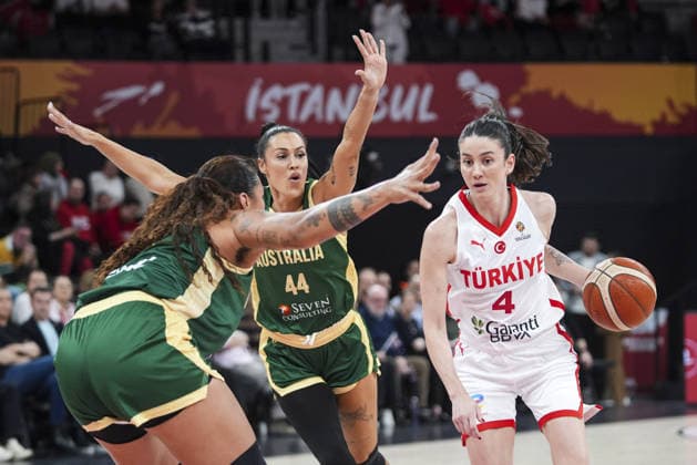 Turkiye v Australia - FIBA Women s World Cup Qualifiers ISTANBUL, TURKIYE - MARCH 15: Olcay Cakir (4) of Turkiye in action against Alex Wilson (44) of Australia during the FIBA Women s World Cup Qualifiers Group C match between Turkiye and Australia at the Turkcell Basketball Development Center in Istanbul, Turkiye, on March 15, 2026. Beyza Comert Anadolu Istanbul Turkey. Editorial use only. Please get in touch for any other usage.  Copyright: x2026xAnadoluxBeyzaxComertx