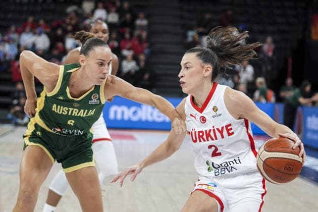 Turkiye v Australia - FIBA Women s World Cup Qualifiers ISTANBUL, TURKIYE - MARCH 15: Sevgi Uzun (2) of Turkiye in action against Steph Talbot (L) of Australia during the FIBA Women s World Cup Qualifiers Group C match between Turkiye and Australia at the Turkcell Basketball Development Center in Istanbul, Turkiye, on March 15, 2026. Beyza Comert Anadolu Istanbul Turkey. Editorial use only. Please get in touch for any other usage.  Copyright: x2026xAnadoluxBeyzaxComertx