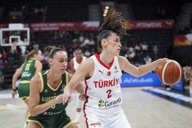 Turkiye v Australia - FIBA Women s World Cup Qualifiers ISTANBUL, TURKIYE - MARCH 15: Sevgi Uzun (2) of Turkiye in action against Steph Talbot (L) of Australia during the FIBA Women s World Cup Qualifiers Group C match between Turkiye and Australia at the Turkcell Basketball Development Center in Istanbul, Turkiye, on March 15, 2026. Beyza Comert Anadolu Istanbul Turkey. Editorial use only. Please get in touch for any other usage.  Copyright: x2026xAnadoluxBeyzaxComertx