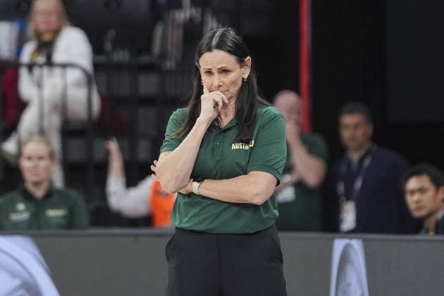 Turkiye v Australia - FIBA Women s World Cup Qualifiers ISTANBUL, TURKIYE - MARCH 15: Head coach of Australia, Sandy Brondello watches the FIBA Women s World Cup Qualifiers Group C match between Turkiye and Australia at the Turkcell Basketball Development Center in Istanbul, Turkiye, on March 15, 2026. Beyza Comert Anadolu Istanbul Turkey. Editorial use only. Please get in touch for any other usage.  Copyright: x2026xAnadoluxBeyzaxComertx