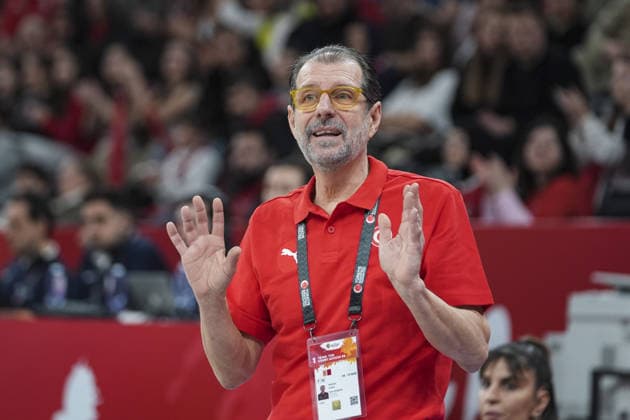 Turkiye v Australia - FIBA Women s World Cup Qualifiers ISTANBUL, TURKIYE - MARCH 15: Head coach of Turkiye, Andrea Mazzon gives tactical information during the FIBA Women s World Cup Qualifiers Group C match between Turkiye and Australia at the Turkcell Basketball Development Center in Istanbul, Turkiye, on March 15, 2026. Beyza Comert Anadolu Istanbul Turkey. Editorial use only. Please get in touch for any other usage.  Copyright: x2026xAnadoluxBeyzaxComertx
