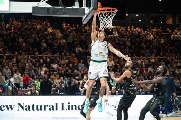 Nolan Adekunle Nr 22 VET CONCEPT Gladiators Trier at the basket against Chip Flanigan Nr 30 Basketball Loewen Braunschweig and Ferdinand Zylka Nr 6 Basketball Loewen Braunschweig GER, Basketball Loewen Braunschweig vs VET CONCEPT Gladiators Trier, Basketball, easyCredit BBL, Week 24, Season 2025 26, 15 03 2026 GER, Basketball Loewen Braunschweig vs VET CONCEPT Gladiators Trier, Basketball, easyCredit BBL, Week 24, Season 2025 26, 15 03 2026 Braunschweig Copyright: xEibner-Pressefoto DanielxREINELTx EP_DRT