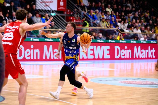 ProA Phoenix Hagen vs Nürnberg Falcons BC, Hagen, 15 03 2026, Ischelandhalle Hagen Bjarne Kraushaar 4, Phoenix Hagen, PG at the pass ProA Phoenix Hagen vs Nürnberg Falcons BC, Hagen, 15 03 2026, Ischelandhalle Hagen Copyright: xBEAUTIFULxSPORTS Piepenstockx