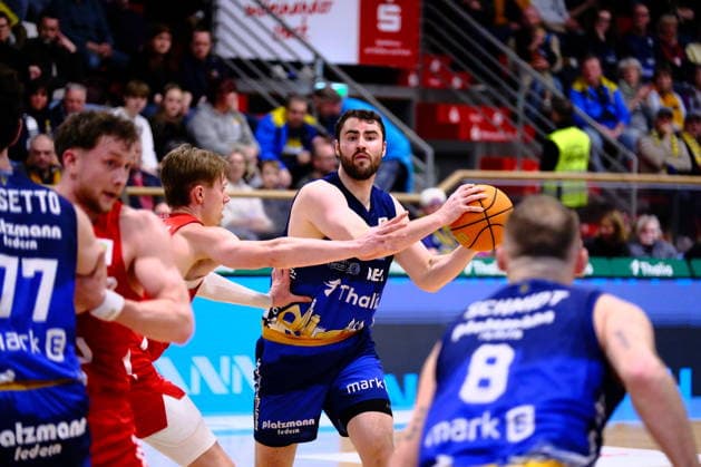 ProA Phoenix Hagen vs Nürnberg Falcons BC, Hagen, 15 03 2026, Ischelandhalle Hagen Tim Uhlemann 21, Phoenix Hagen, PF trying to pass to a teammate ProA Phoenix Hagen vs Nürnberg Falcons BC, Hagen, 15 03 2026, Ischelandhalle Hagen Copyright: xBEAUTIFULxSPORTS Piepenstockx