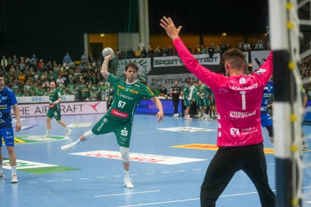 Dean Bombac SC DHfK Leipzig, 67 throws a 7 meter throw against Mateusz Kornecki TVB Stuttgart, 01 SC DHfK Leipzig vs TVB Stuttgart, Handball, 1 Handball Bundesliga, 25 Matchday, Season 2025 2026, 15 03 2026 SC DHfK Leipzig vs TVB Stuttgart, Handball, 1 Handball Bundesliga, 25 Matchday, Season 2025 2026, 15 03 2026 Leipzig Copyright: xEibner-Pressefoto PiaxSchindlerx EP_PSR